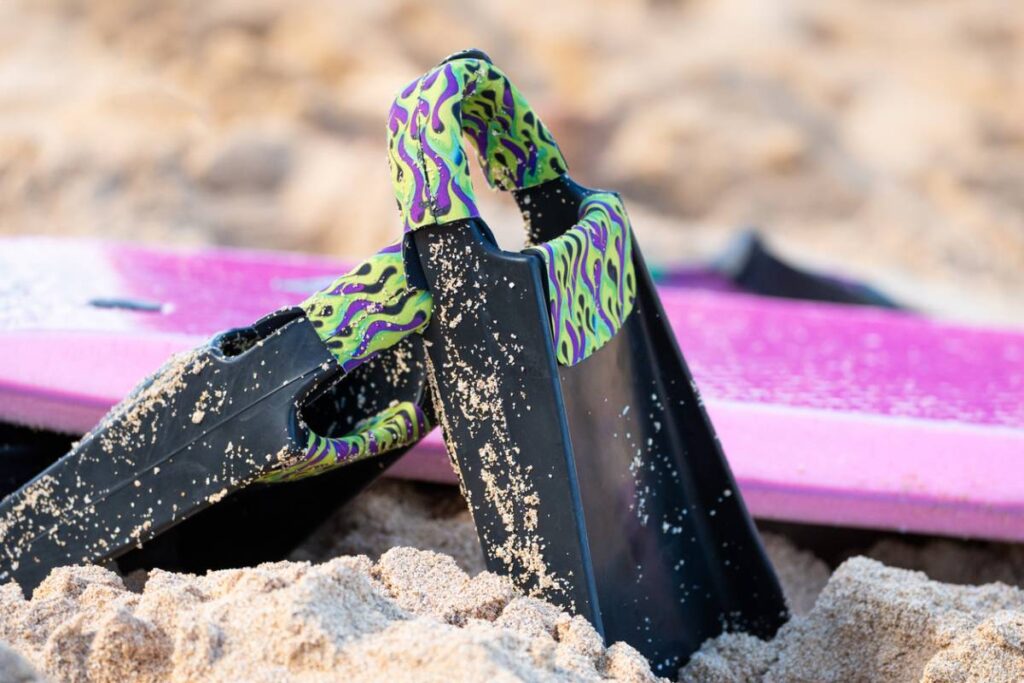 Palmes de bodyboard symétriques ou asymétriques : que choisir ?